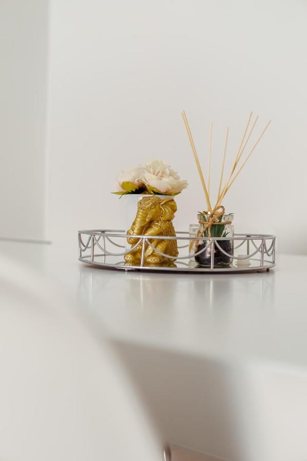 Elegant 3 Bedroom Apt - City Centre - Garage - Metro Lisboa Eksteriør bilde