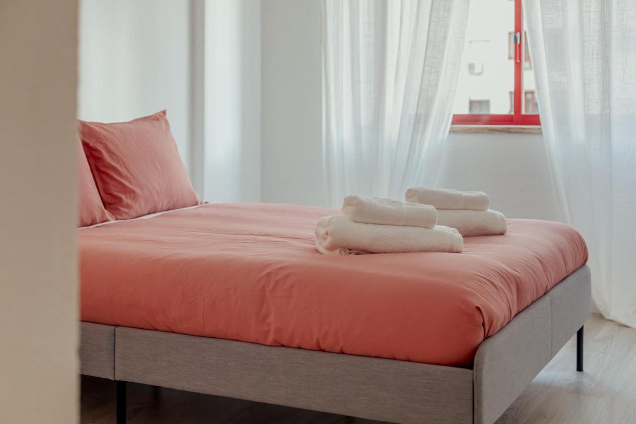 Elegant 3 Bedroom Apt - City Centre - Garage - Metro Lisboa Eksteriør bilde