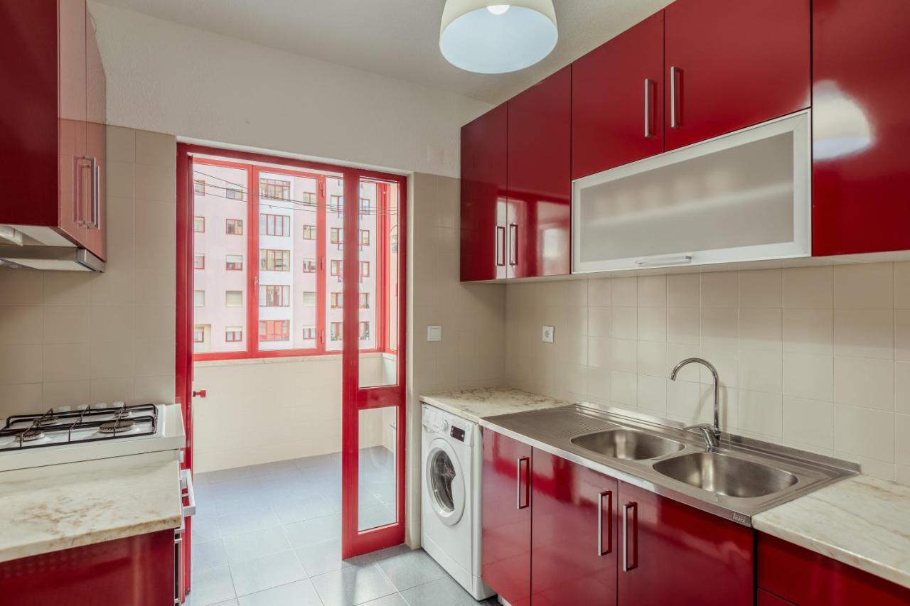 Elegant 3 Bedroom Apt - City Centre - Garage - Metro Lisboa Eksteriør bilde