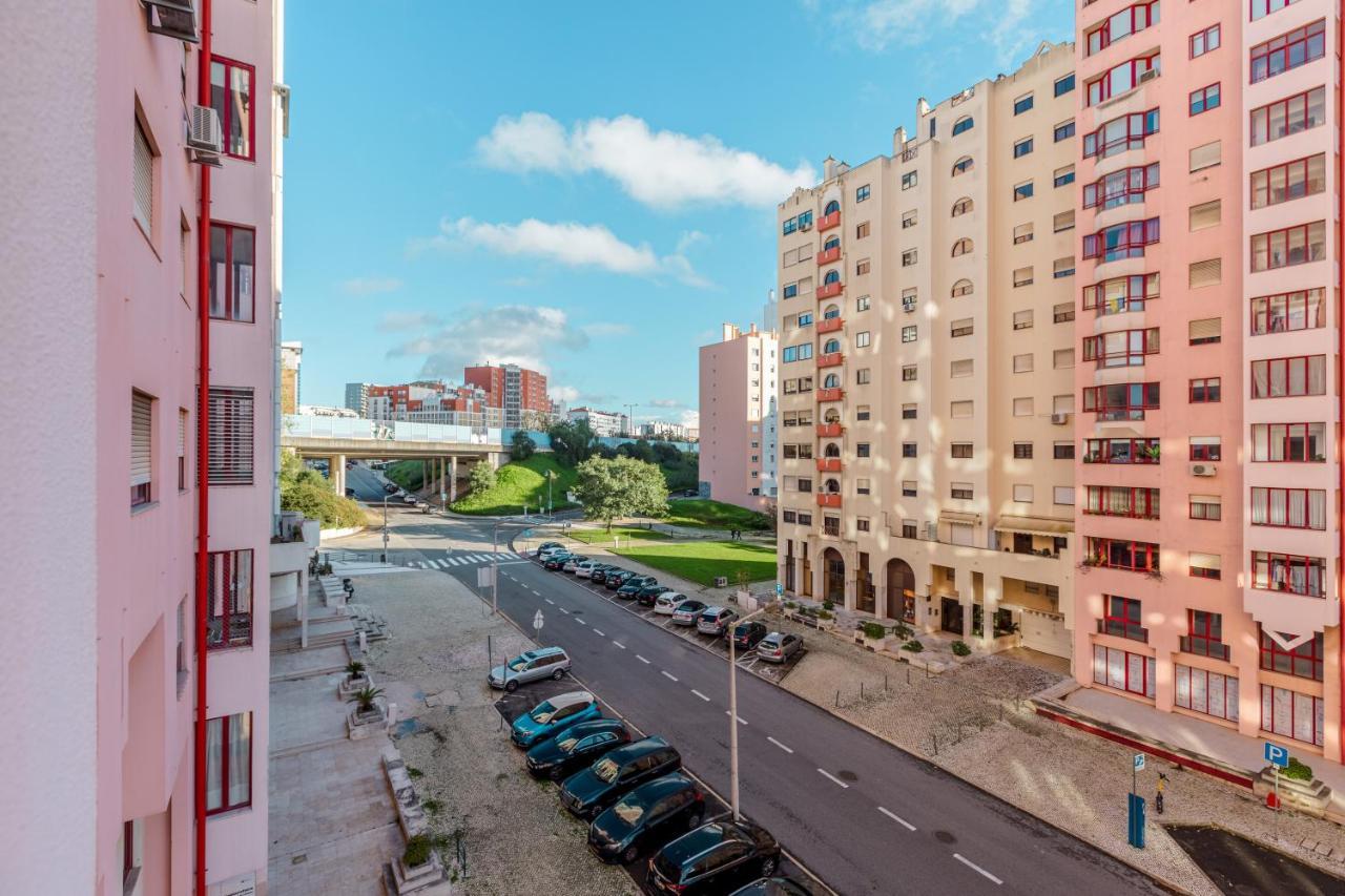 Elegant 3 Bedroom Apt - City Centre - Garage - Metro Lisboa Eksteriør bilde