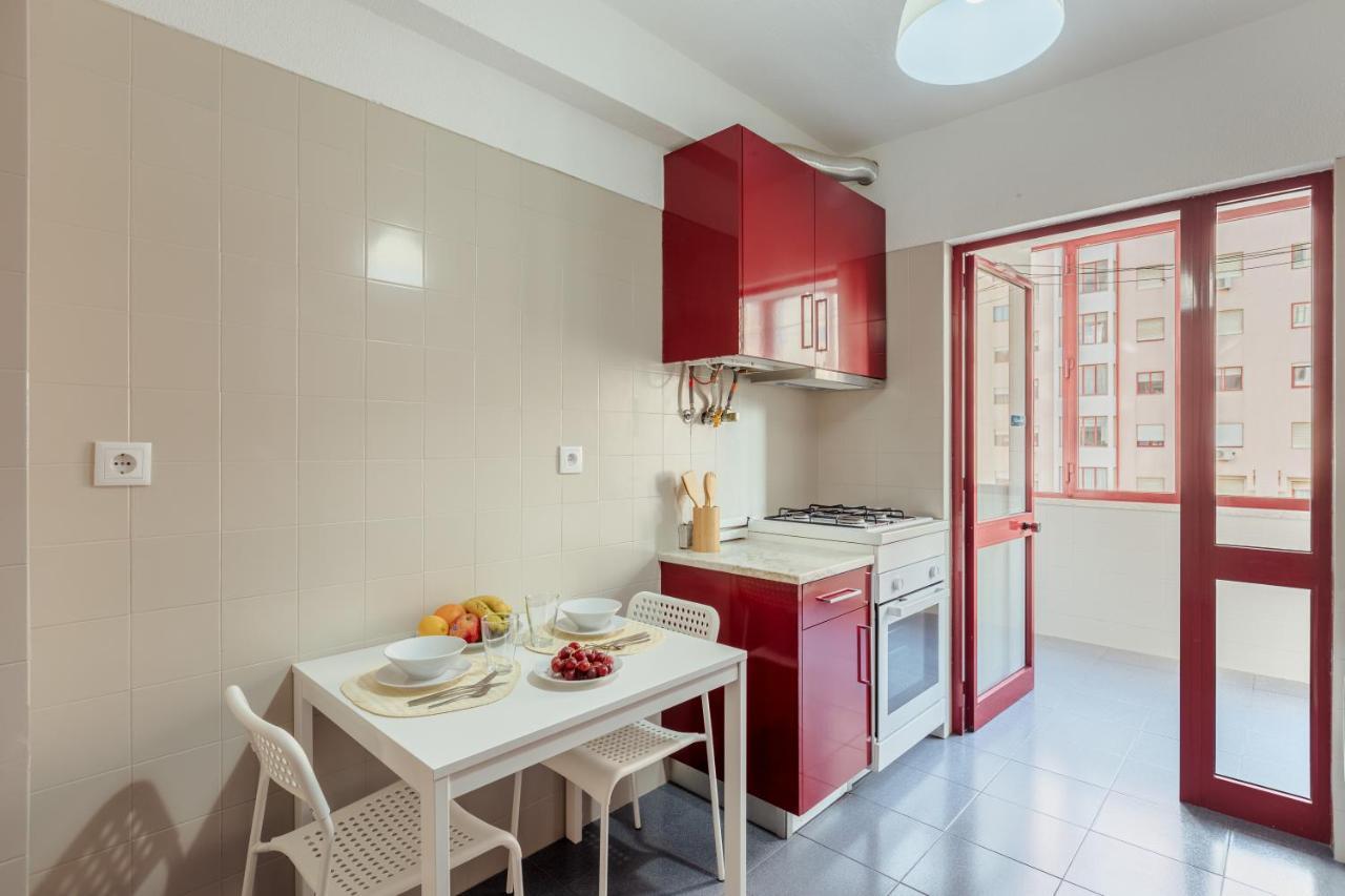 Elegant 3 Bedroom Apt - City Centre - Garage - Metro Lisboa Eksteriør bilde