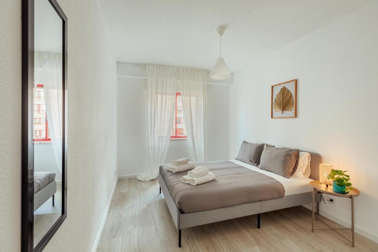 Elegant 3 Bedroom Apt - City Centre - Garage - Metro Lisboa Eksteriør bilde