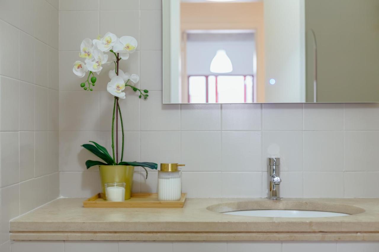 Elegant 3 Bedroom Apt - City Centre - Garage - Metro Lisboa Eksteriør bilde