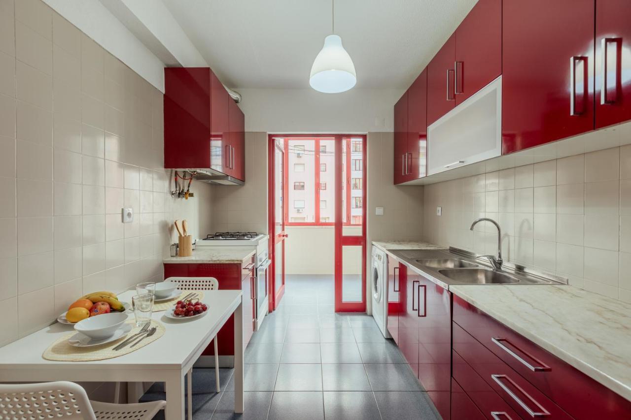 Elegant 3 Bedroom Apt - City Centre - Garage - Metro Lisboa Eksteriør bilde
