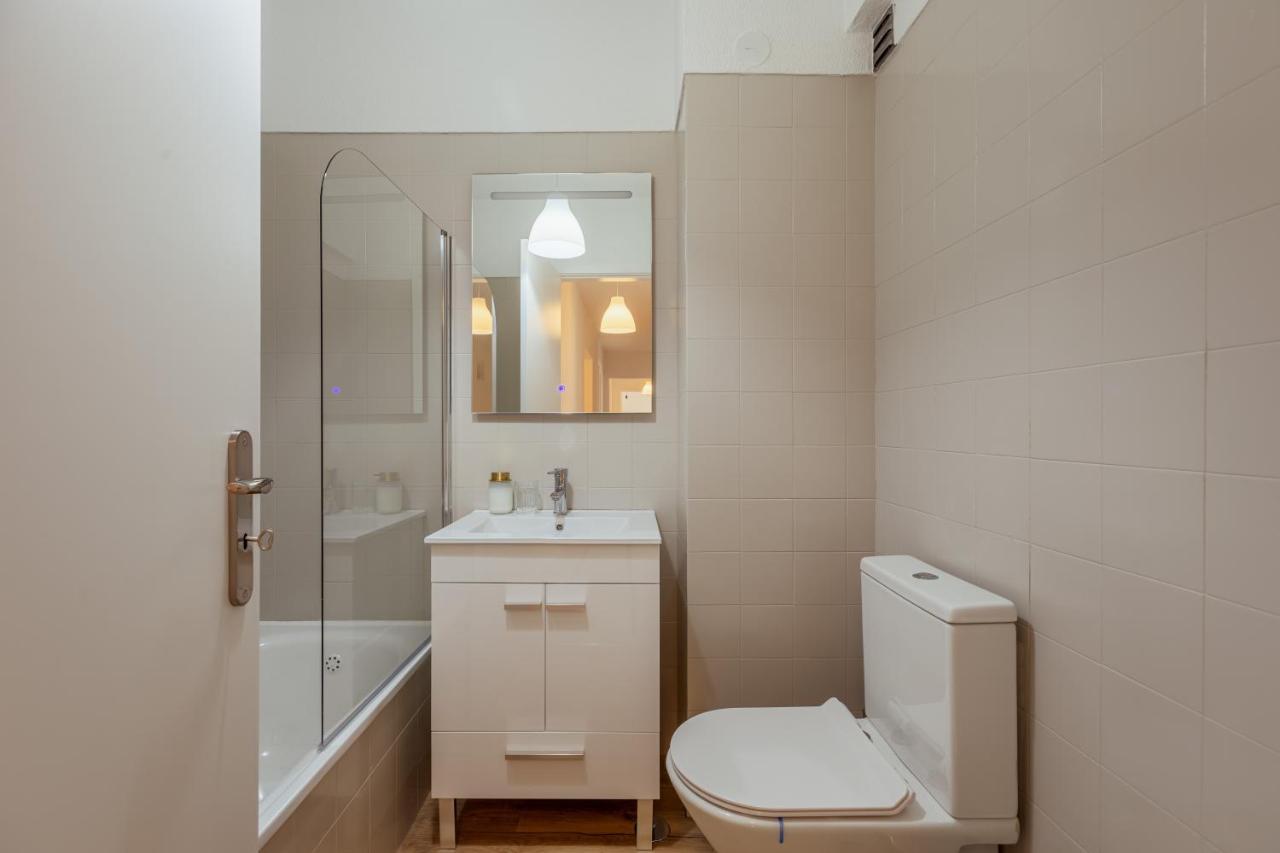 Elegant 3 Bedroom Apt - City Centre - Garage - Metro Lisboa Eksteriør bilde