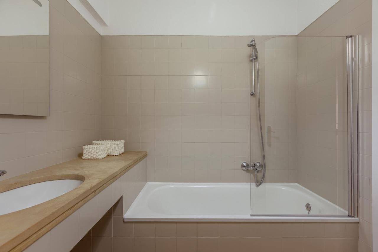 Elegant 3 Bedroom Apt - City Centre - Garage - Metro Lisboa Eksteriør bilde