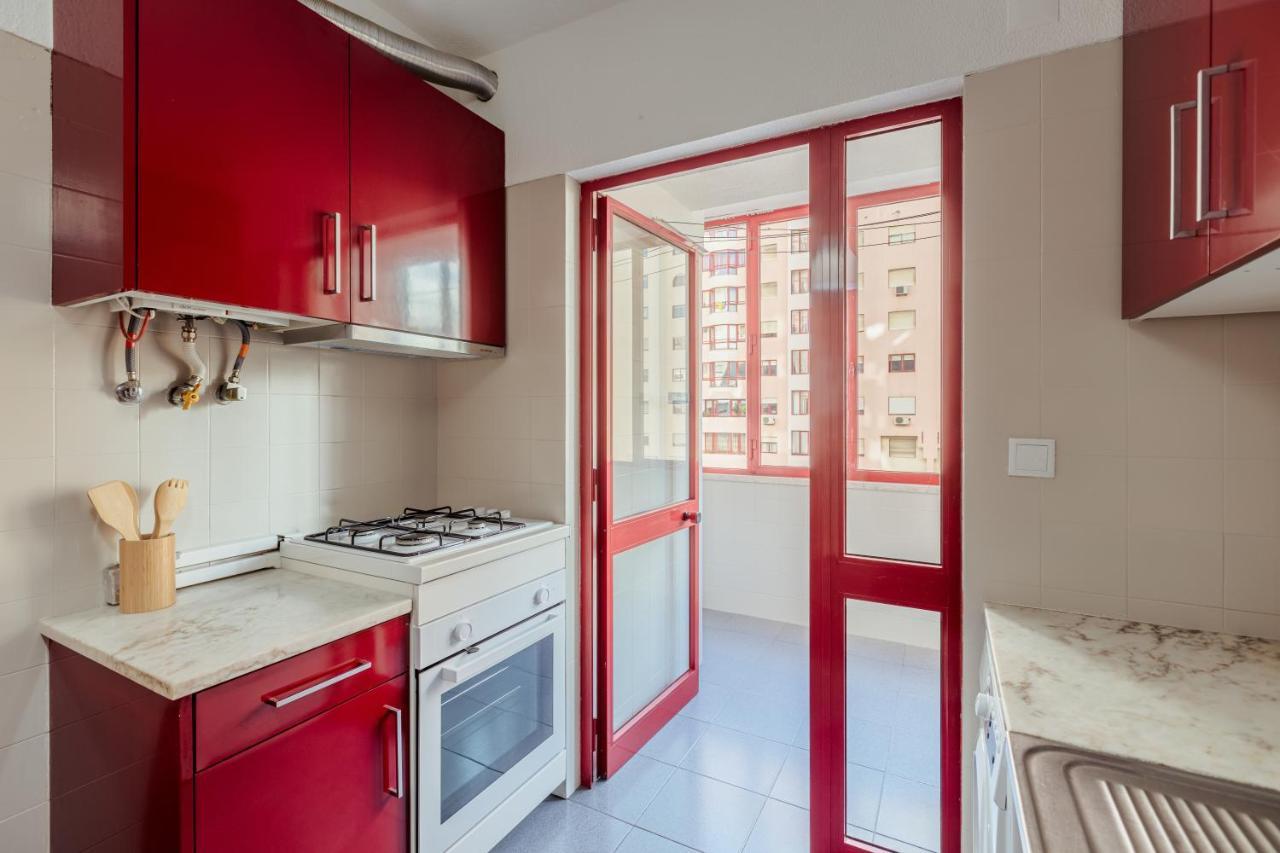 Elegant 3 Bedroom Apt - City Centre - Garage - Metro Lisboa Eksteriør bilde